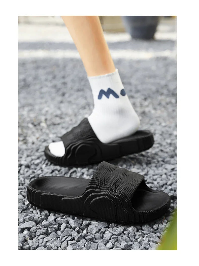 Men's Slide Slipper Man Luxury 2024 House Slippers Man Summer Shoes Sale Comfortable Men's Sandal Male Shoes Sneakers Flip Flop