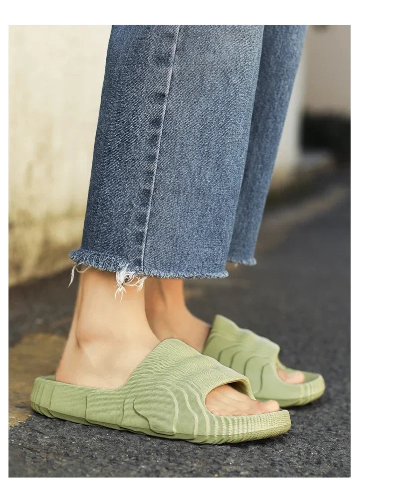 Men's Slide Slipper Man Luxury 2024 House Slippers Man Summer Shoes Sale Comfortable Men's Sandal Male Shoes Sneakers Flip Flop